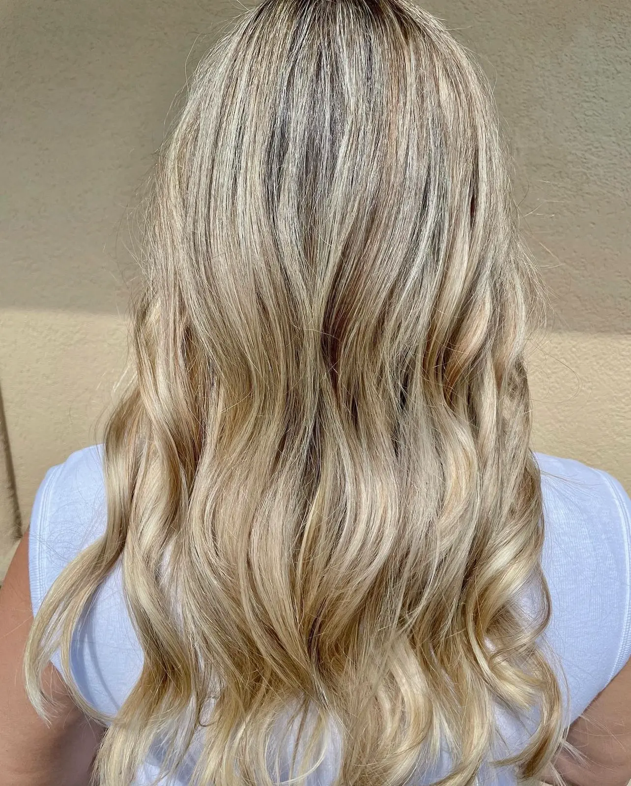 Dimensional blonde waves with cool blended highlights